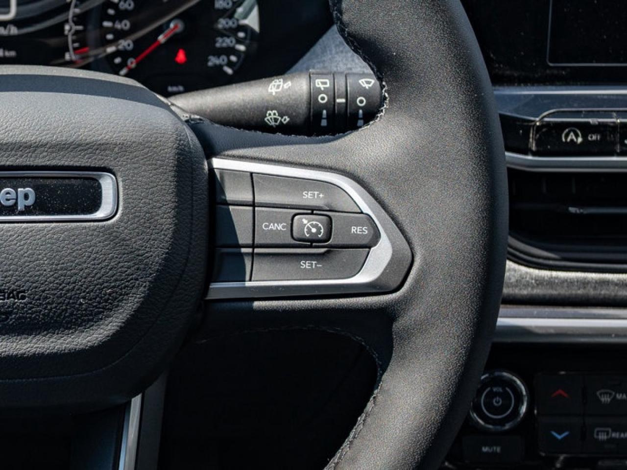 2025 Jeep Compass NORTH Photo