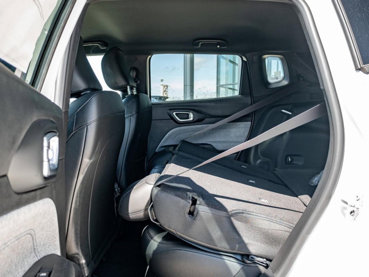 2025 Jeep Compass NORTH Photo
