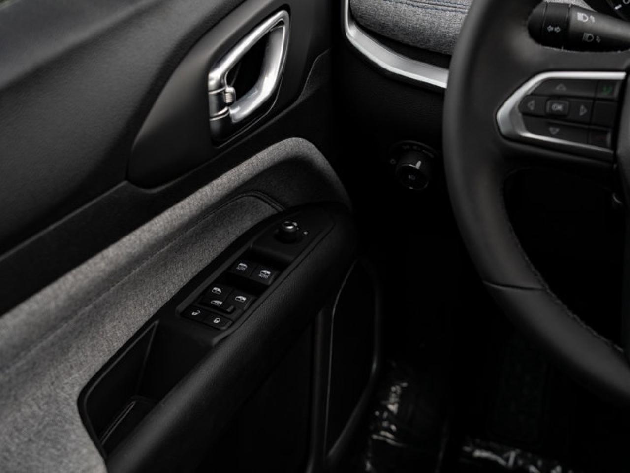 2025 Jeep Compass NORTH Photo