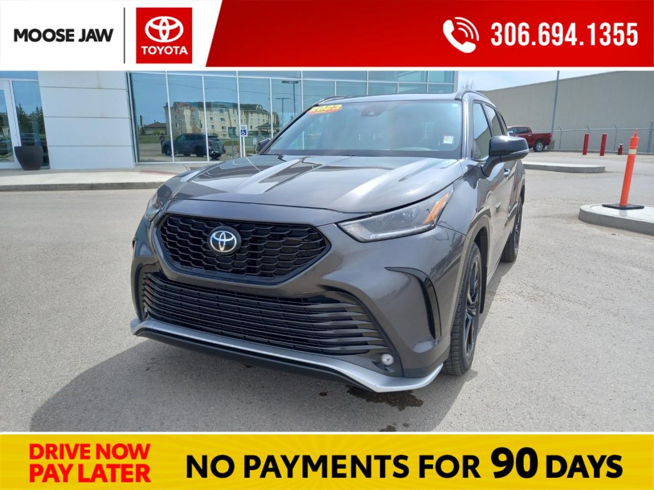 Used 2023 Toyota Highlander LOCAL TRADE, XSE SPORTS PKG, HEATED SEATS, 2ND ROW BUCKETS, HEATED STEERING WHEEL, WIRELESS CHARGER, 8