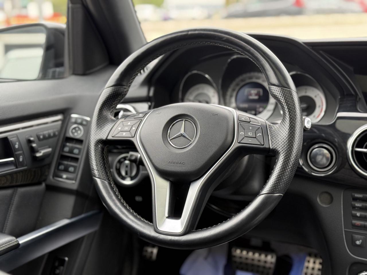 2014 Mercedes-Benz GLK-Class //AMG | PANO | LED | FINANCE - Photo #17