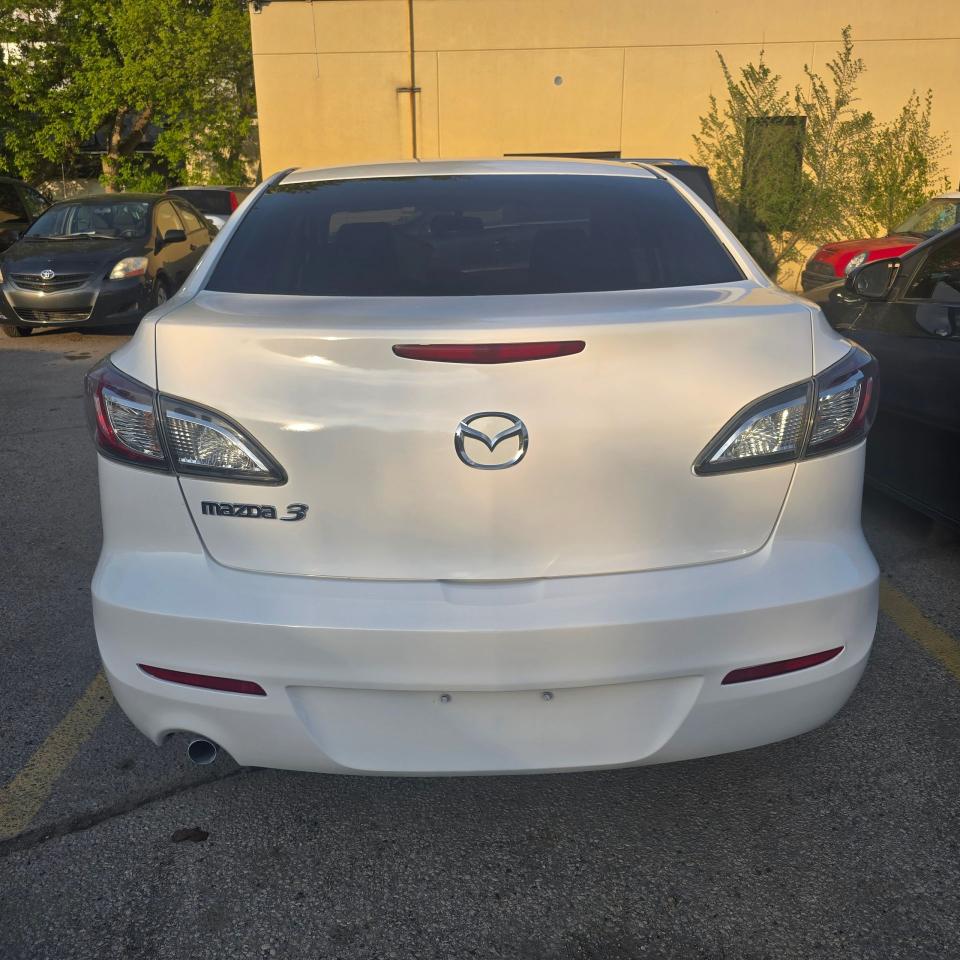 2013 Mazda MAZDA3 GX - Photo #4