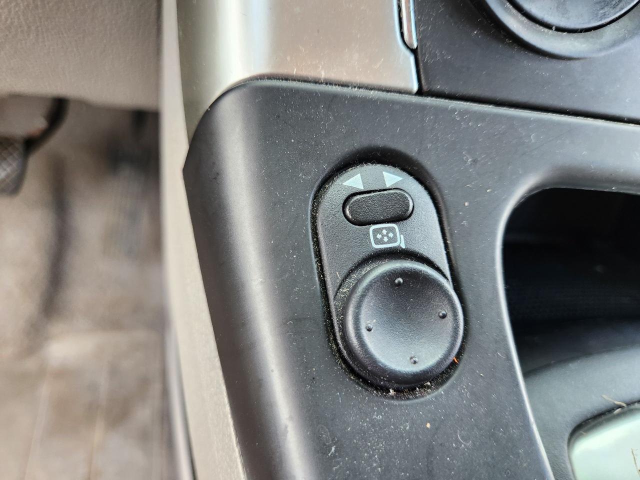 2007 Saturn Vue Only 110,00km $2800 Hybrid - Photo #23