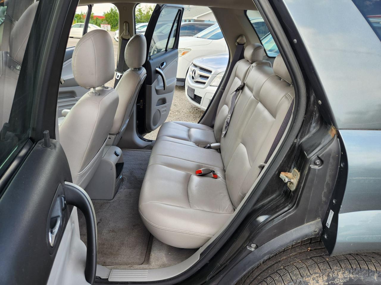 2007 Saturn Vue Only 110,00km $2800 Hybrid - Photo #11