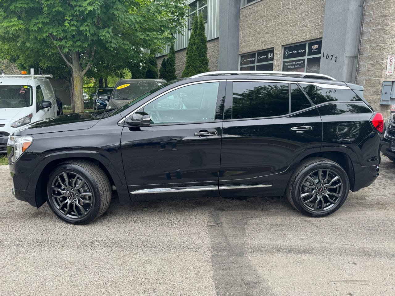 2023 GMC Terrain Denali AWD! LOW KM, BOSE, PANO ROOF, LEATHER!!! Photo3