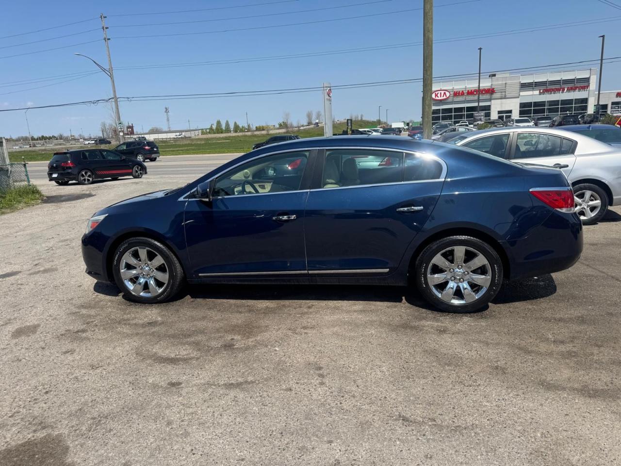 2011 Buick LaCrosse CXS, ALLOYS, LEATHER, LOADED, ONLY 69KMS, CERT - Photo #2