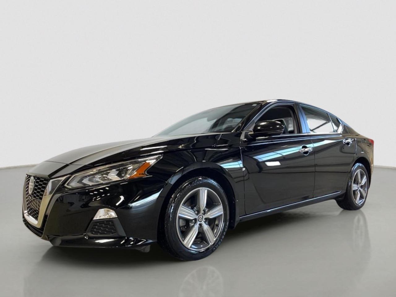 Used 2022 Nissan Altima 2.5 SE Sedan for sale in Moose Jaw, SK