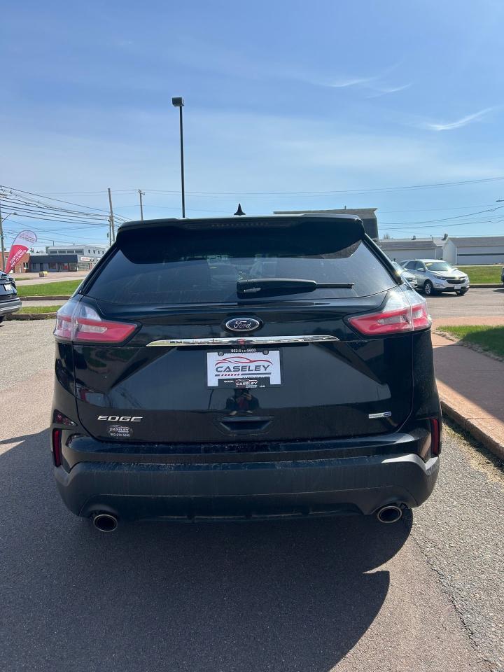 2020 Ford Edge SE - Photo #5