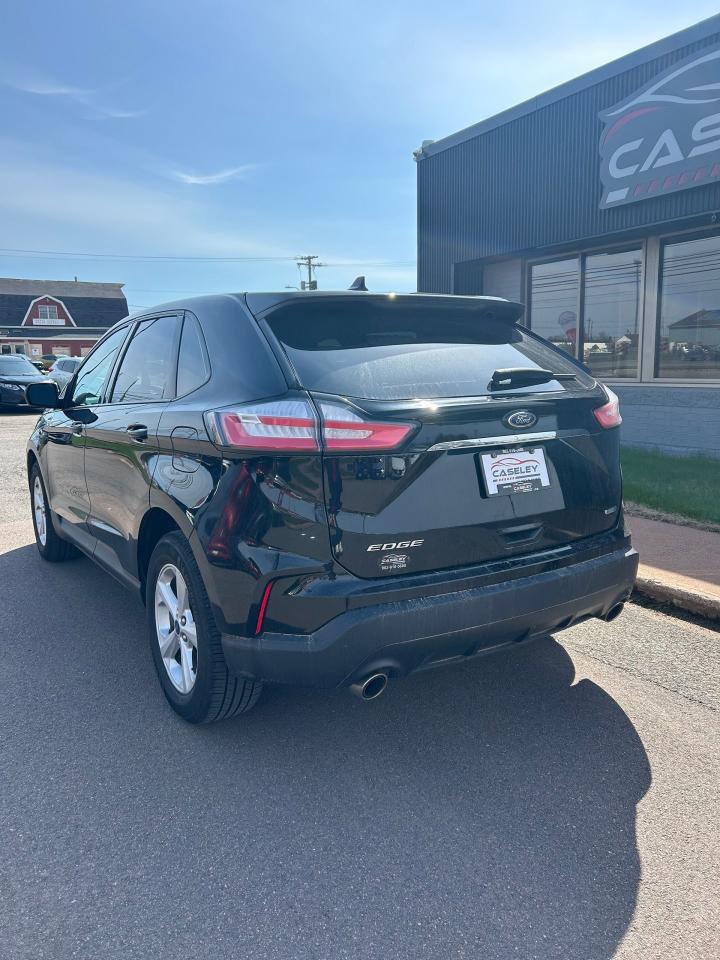 2020 Ford Edge SE - Photo #6