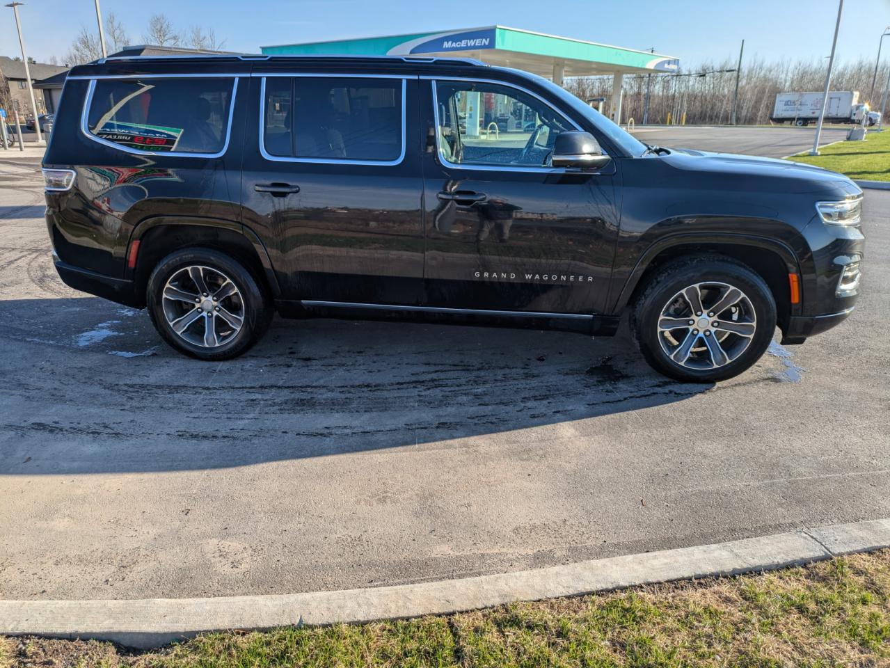 2022 Jeep Grand Wagoneer  - Photo #4