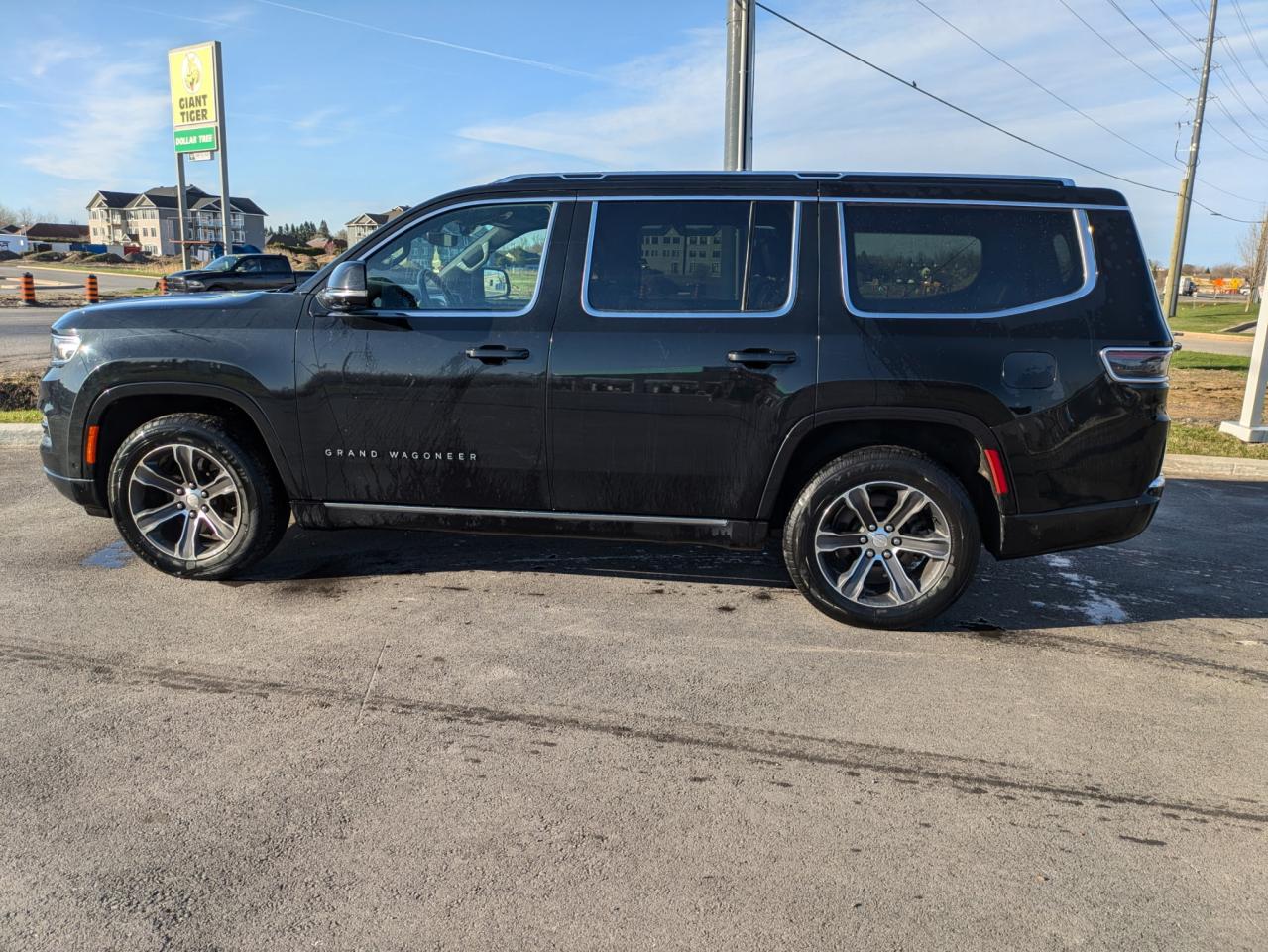 2022 Jeep Grand Wagoneer  - Photo #7