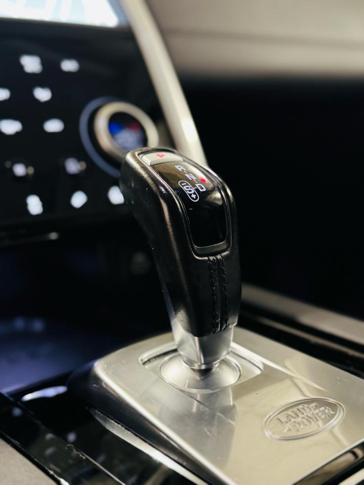 2022 Land Rover Discovery Sport SE - Photo #15