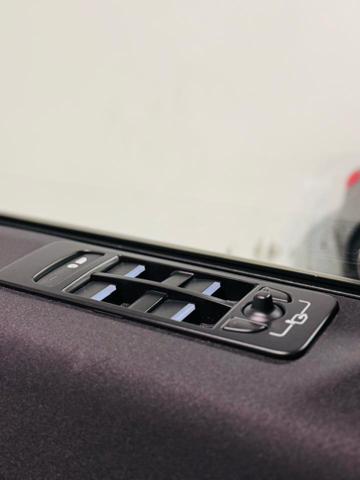2022 Land Rover Discovery Sport SE - Photo #9