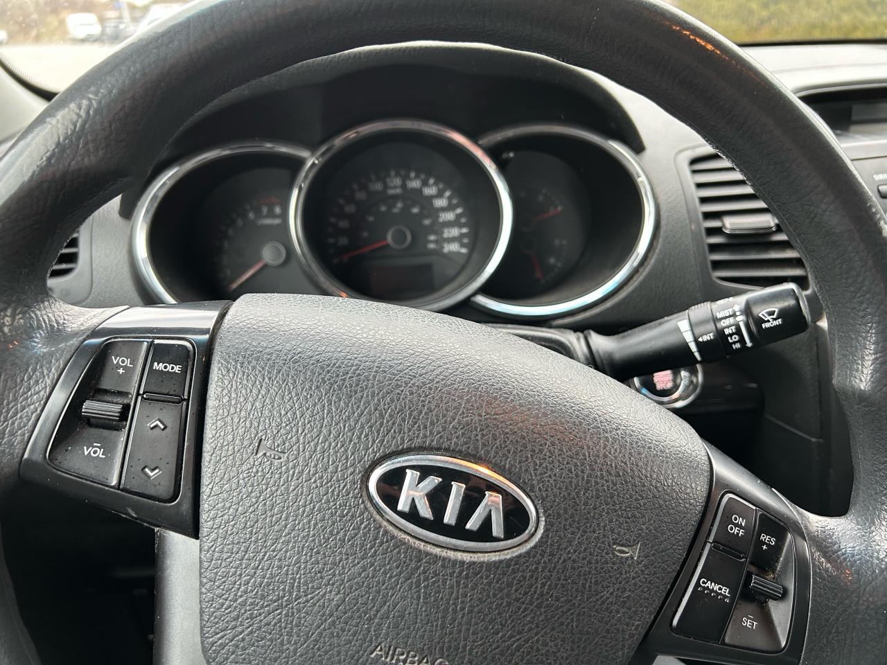 2011 Kia Sorento  - Photo #8