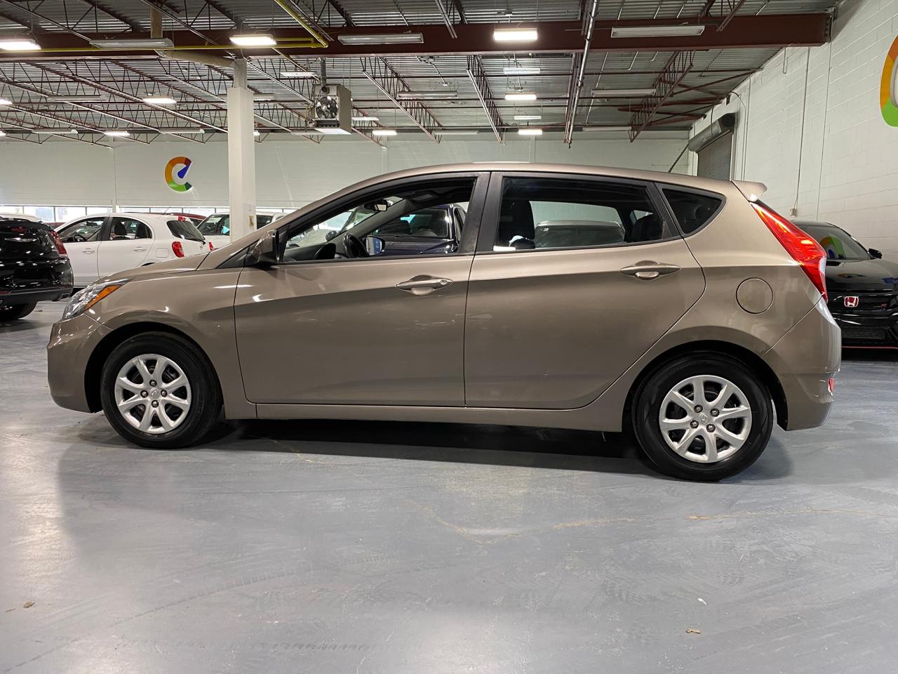 2013 Hyundai Accent GL - Photo #2