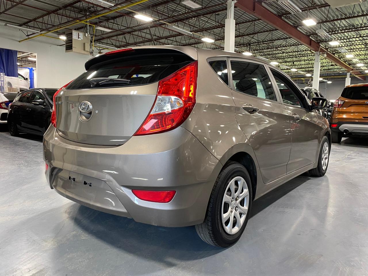 2013 Hyundai Accent GL - Photo #5
