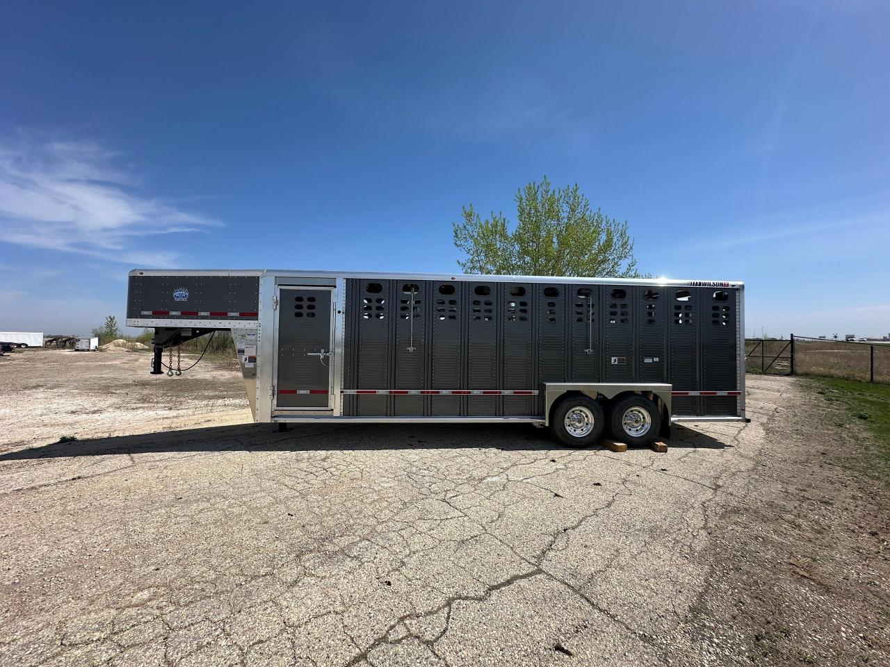 2025 Wilson Trailer 24' Wilson Ranch Hand Photo3