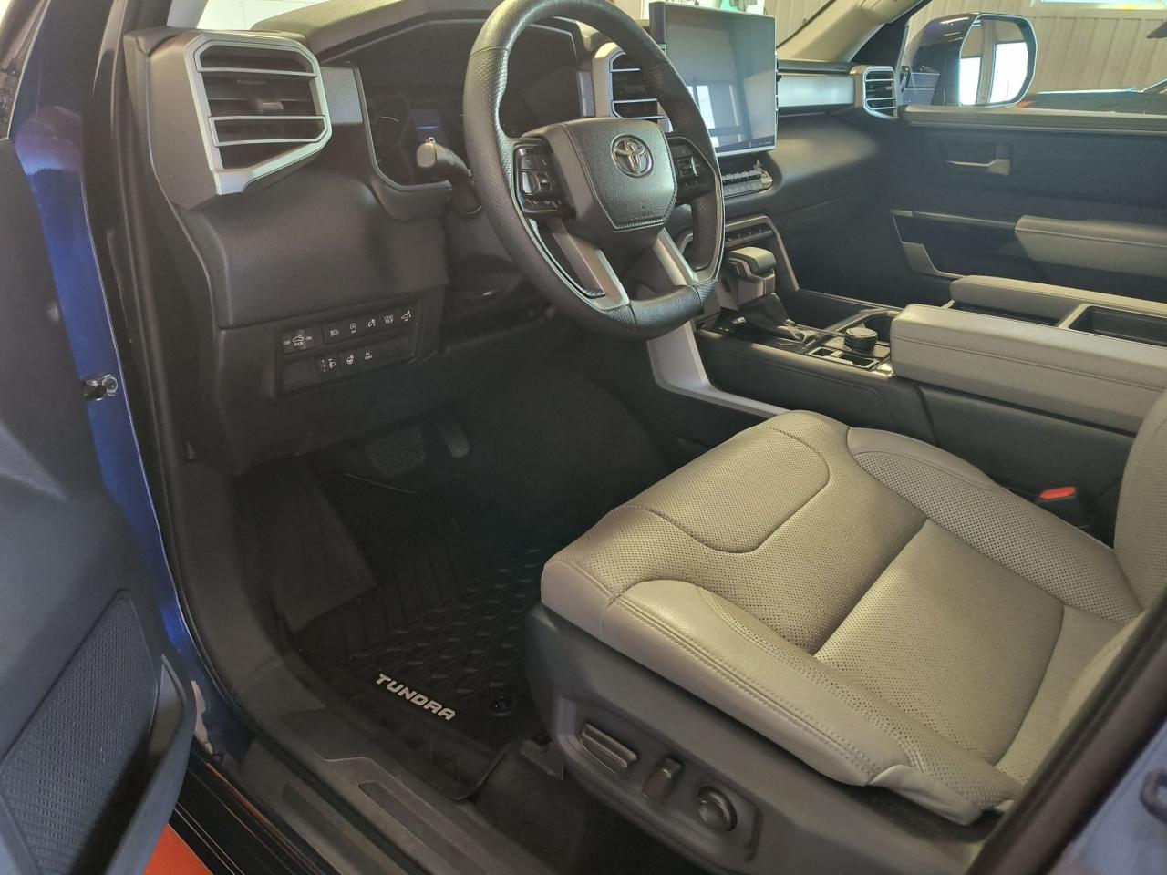 2022 Toyota Tundra Limited  4x4 Photo