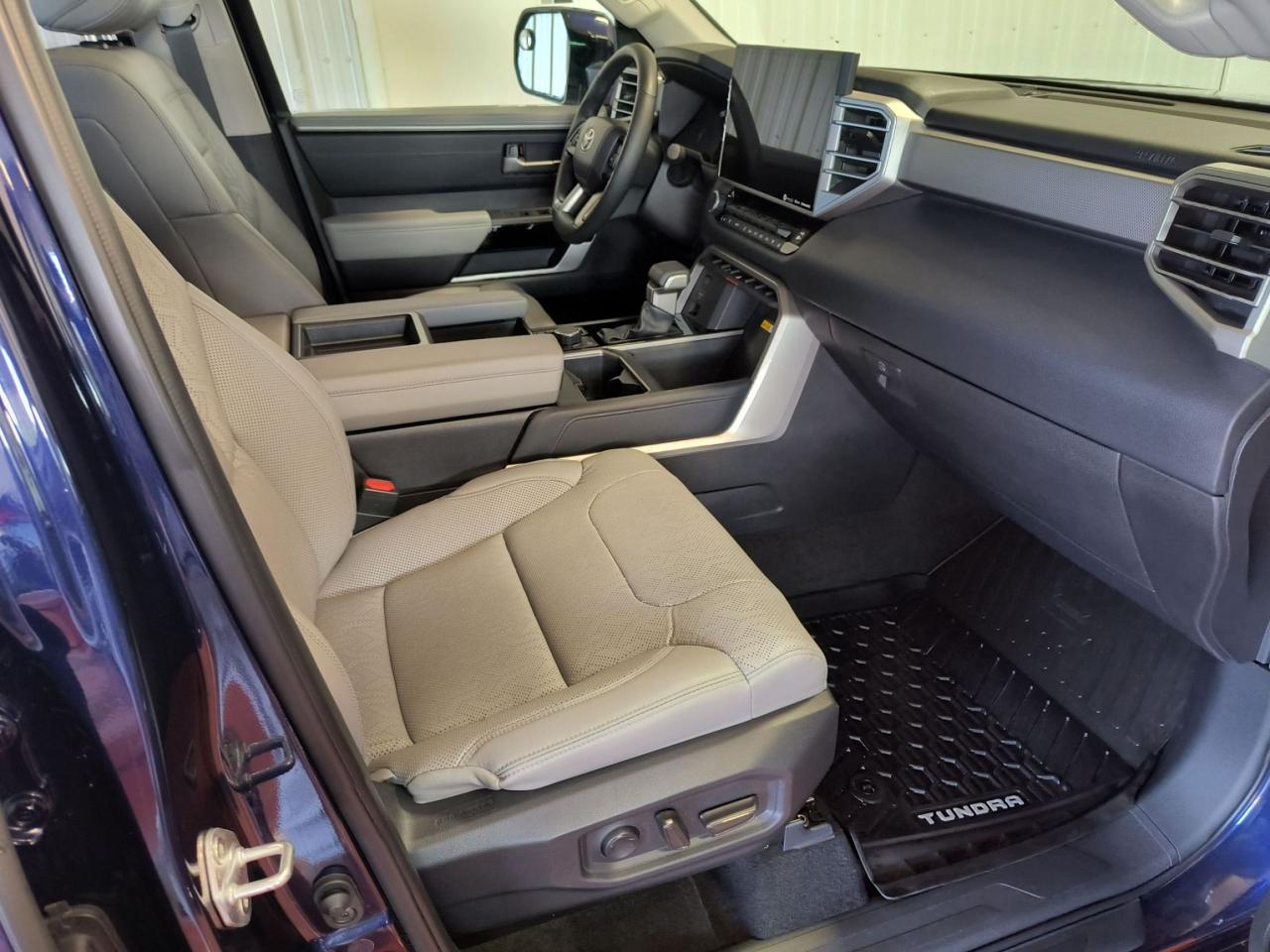 2022 Toyota Tundra Limited  4x4 Photo