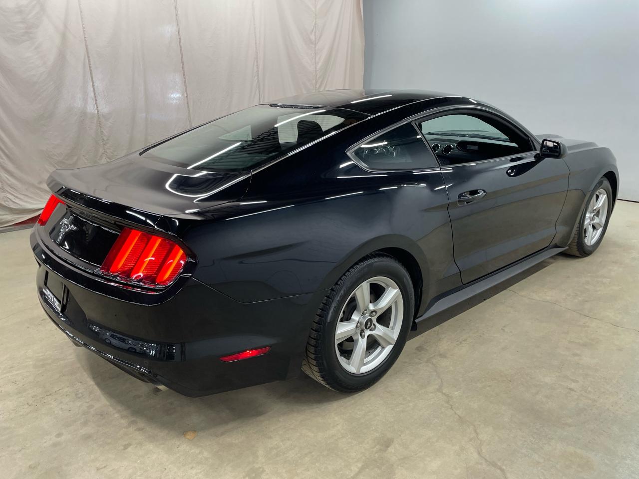 2016 Ford Mustang V6 Photo26