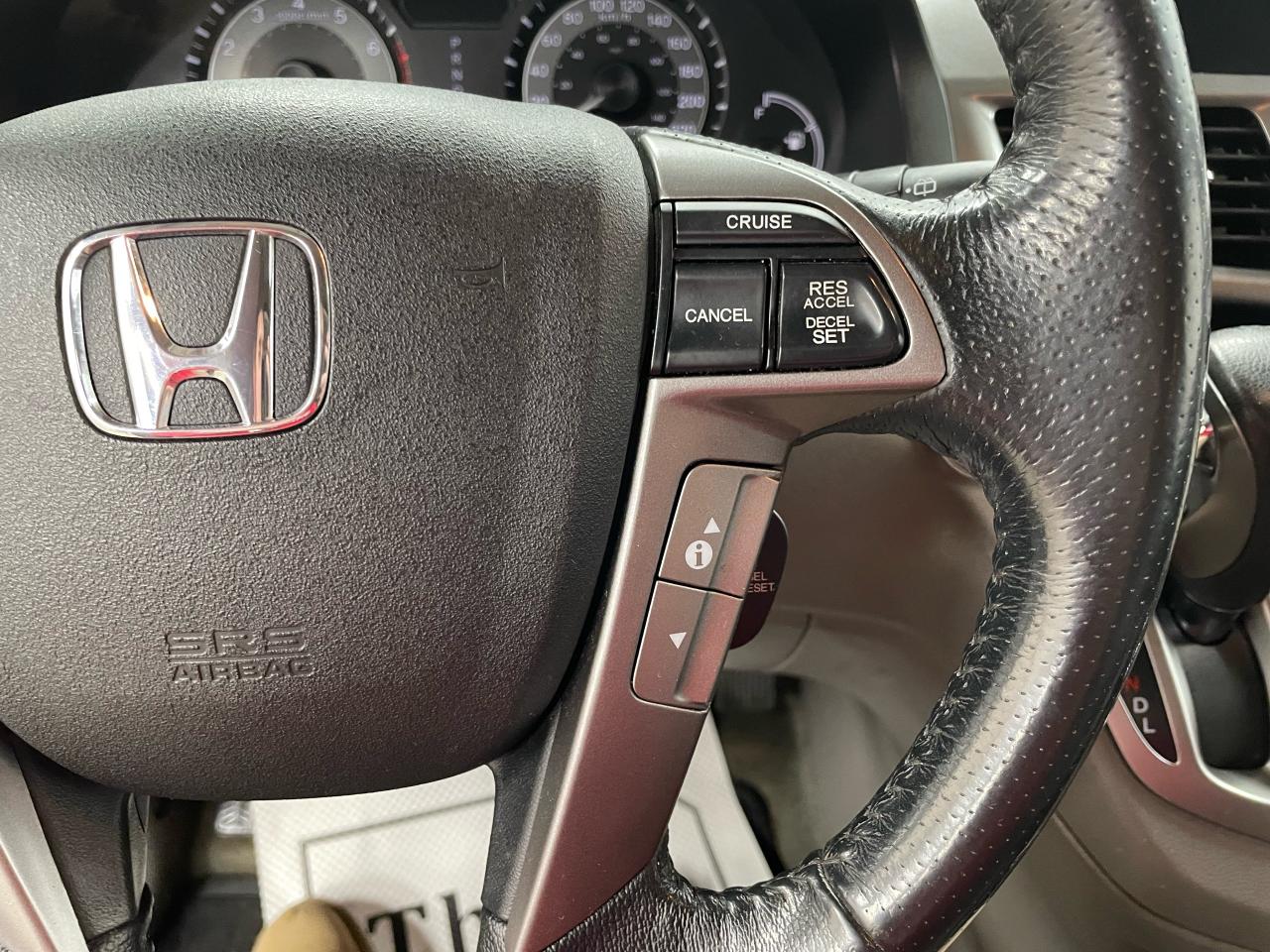 2015 Honda Odyssey Touring w/RES & Navi Photo36