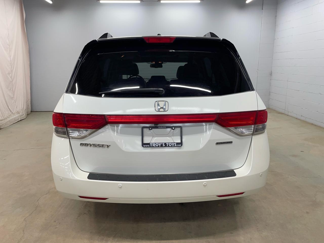 2015 Honda Odyssey Touring w/RES & Navi Photo25