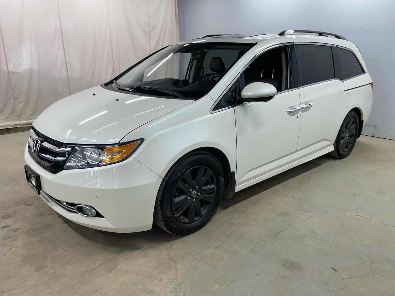 2015 Honda Odyssey Touring w/RES & Navi Photo23