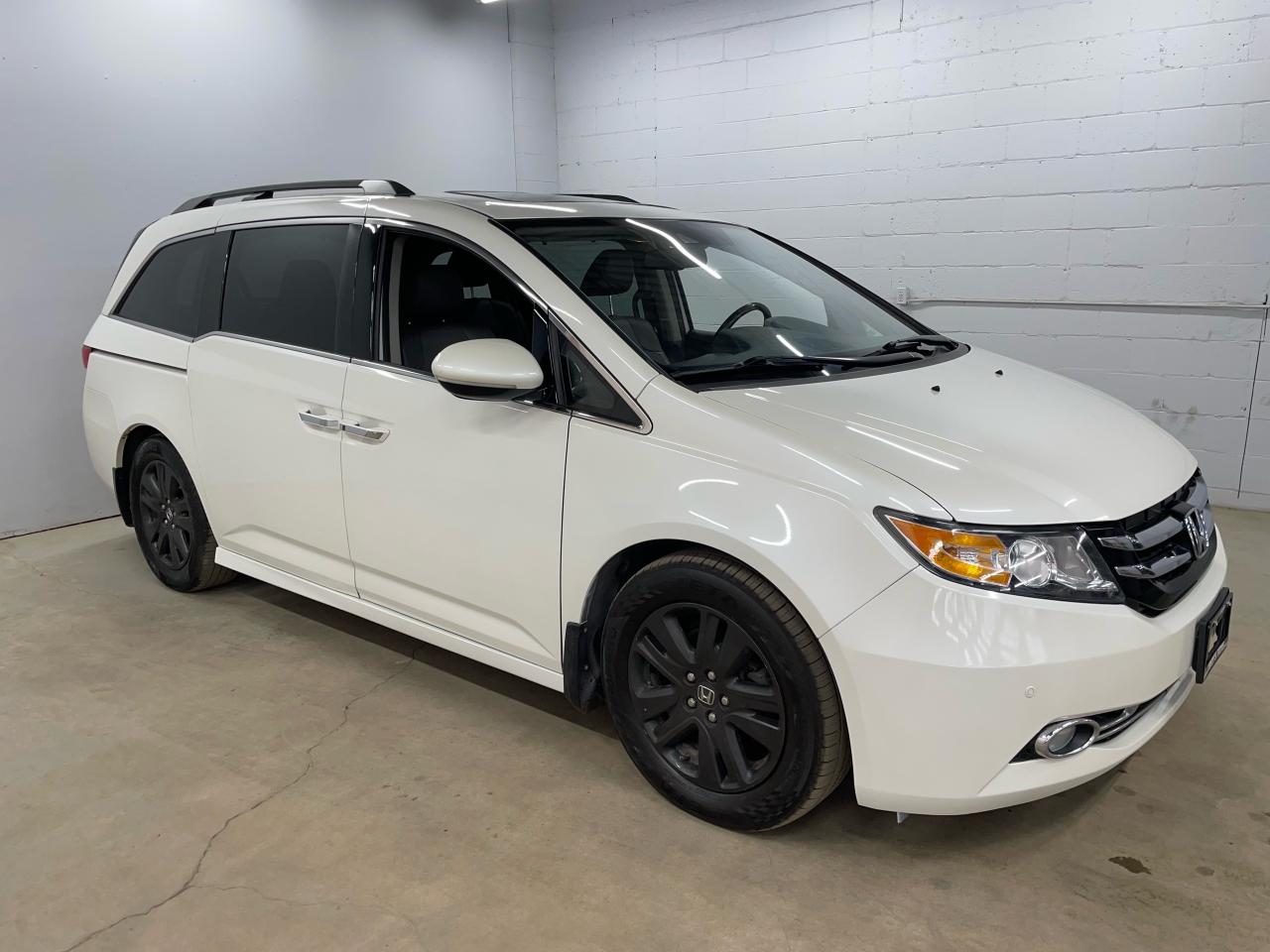 Used 2015 Honda Odyssey Touring w/RES & Navi for sale in Guelph, ON