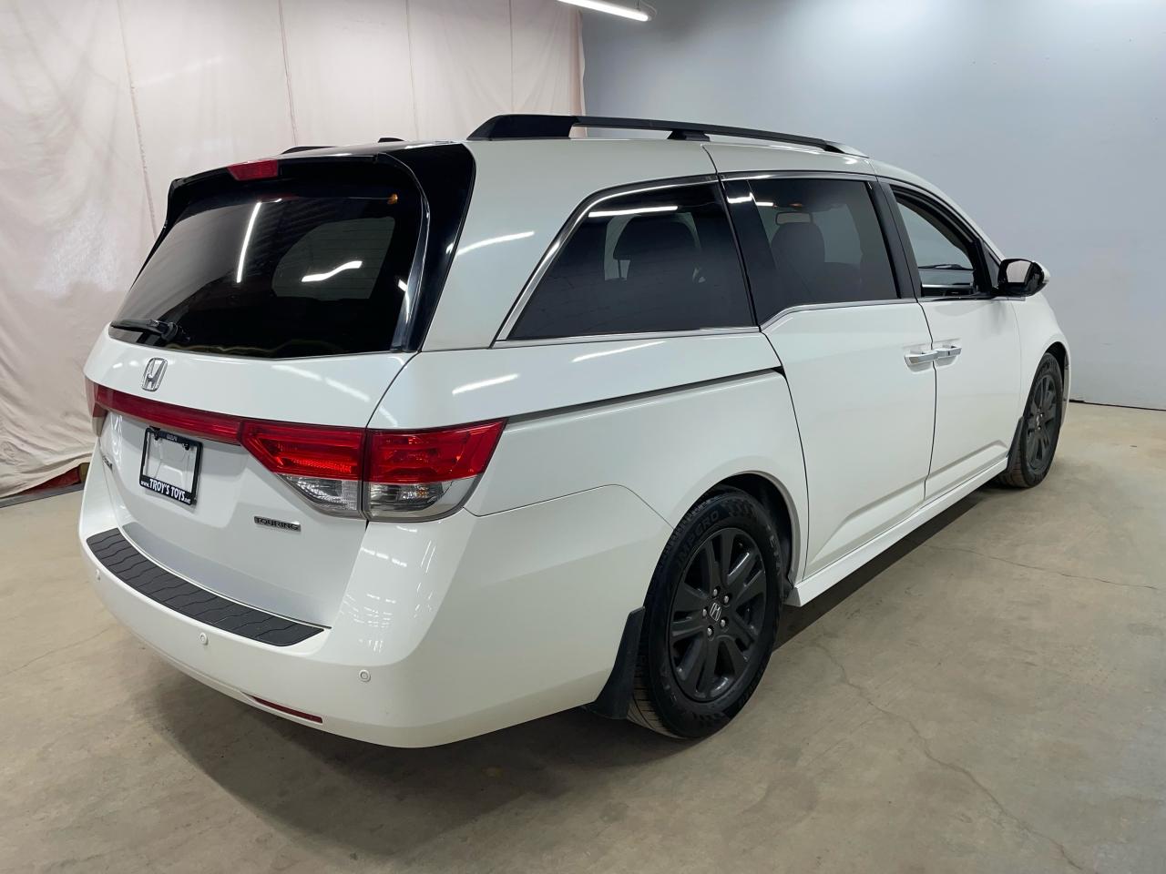 2015 Honda Odyssey Touring w/RES & Navi Photo26