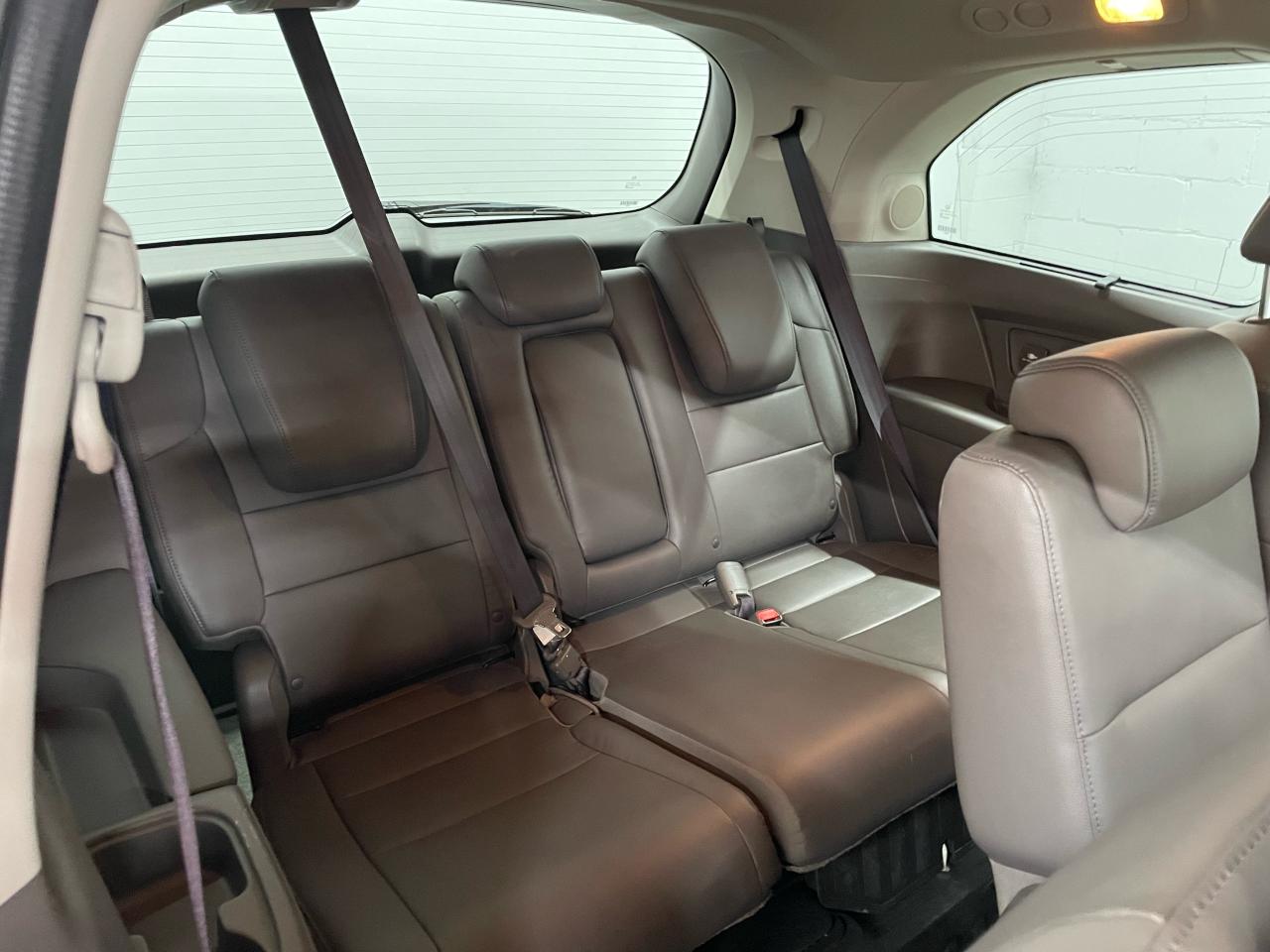 2015 Honda Odyssey Touring w/RES & Navi Photo29