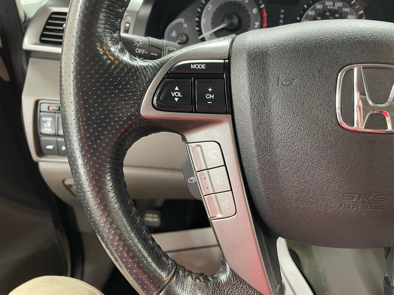 2015 Honda Odyssey Touring w/RES & Navi Photo35