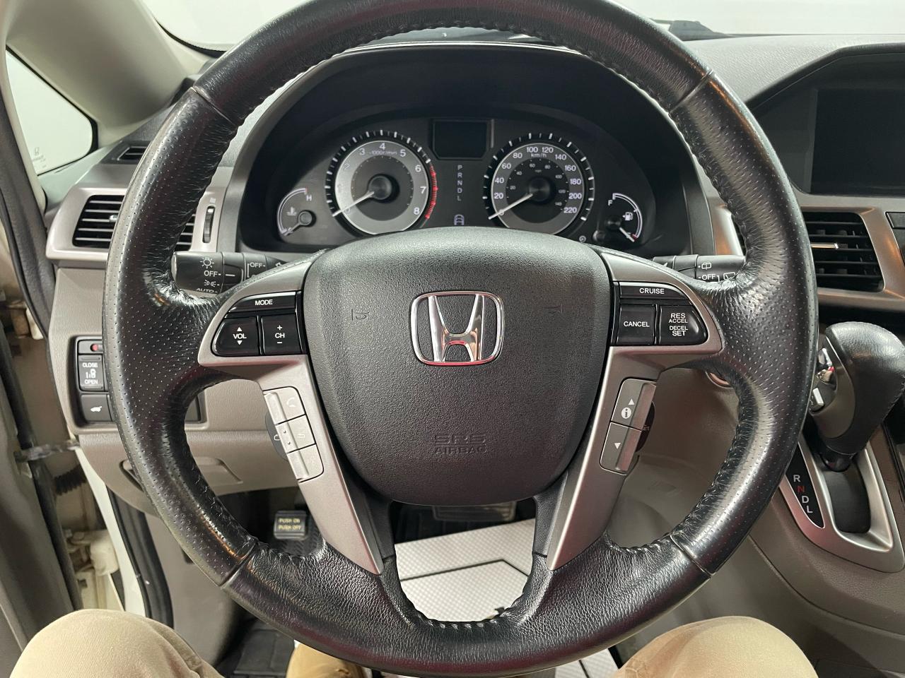 2015 Honda Odyssey Touring w/RES & Navi Photo34