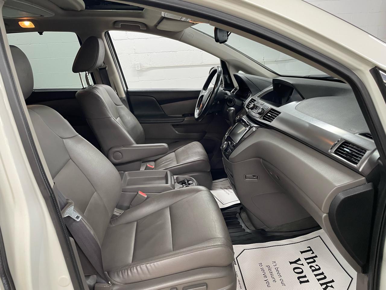 2015 Honda Odyssey Touring w/RES & Navi Photo31