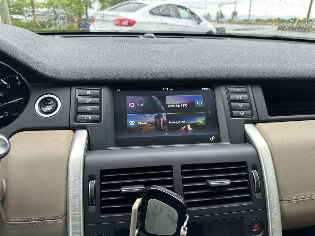 2016 Land Rover Discovery Sport HSE - Photo #16