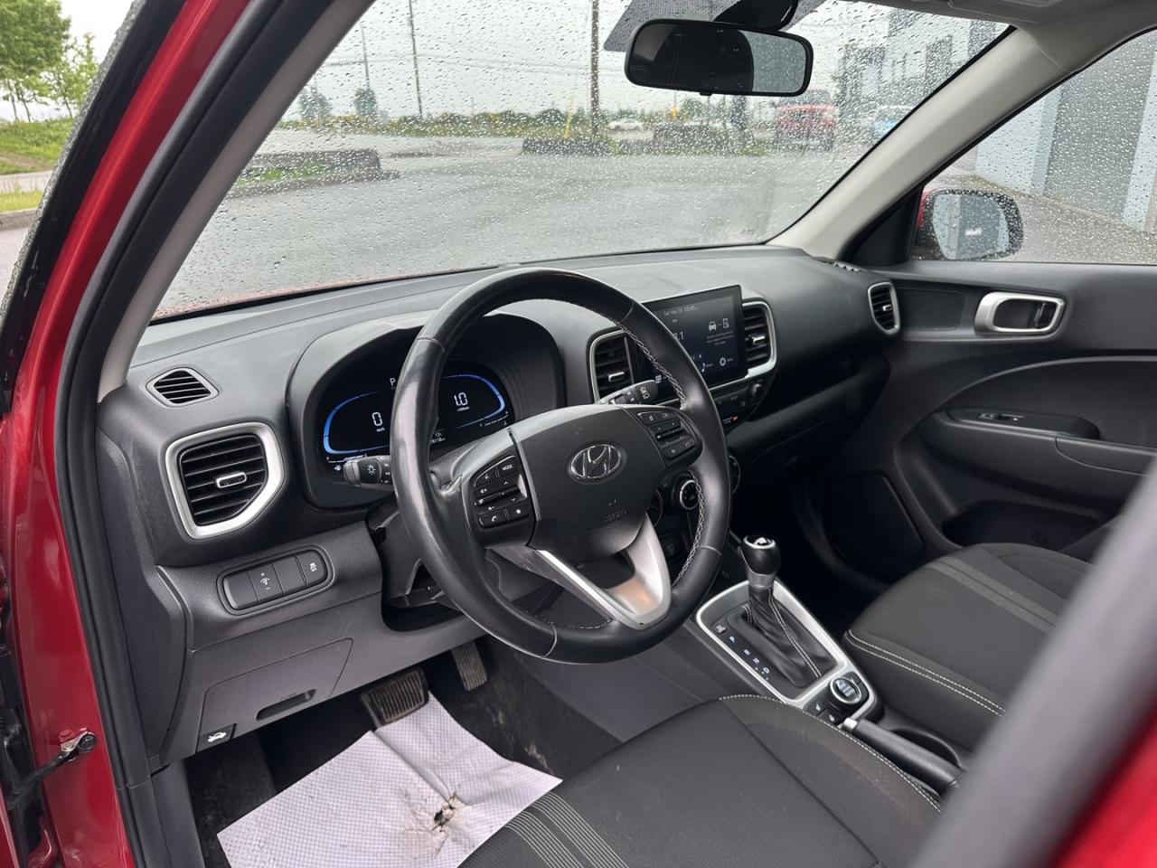 2023 Hyundai Venue Preferred Accident Free clean title - Photo #12