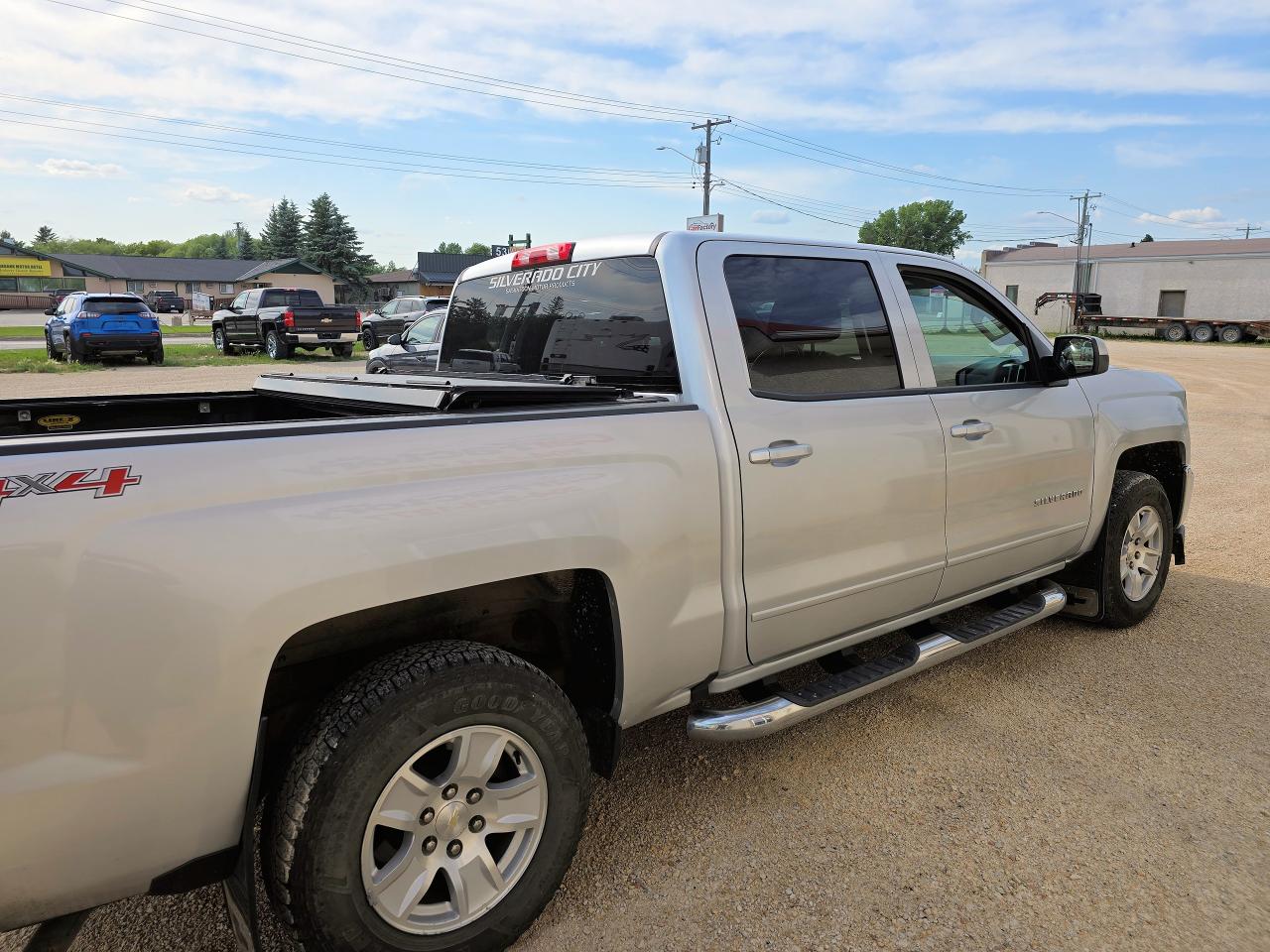 2016 Chevrolet Silverado 1500 LT / Crew Cab/ Heated Seats - Photo #2