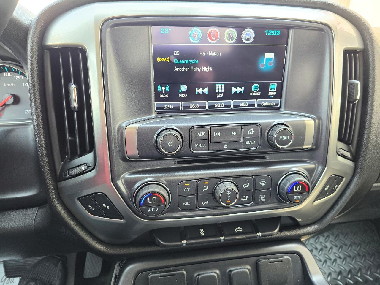 2016 Chevrolet Silverado 1500 LT / Crew Cab/ Heated Seats - Photo #15