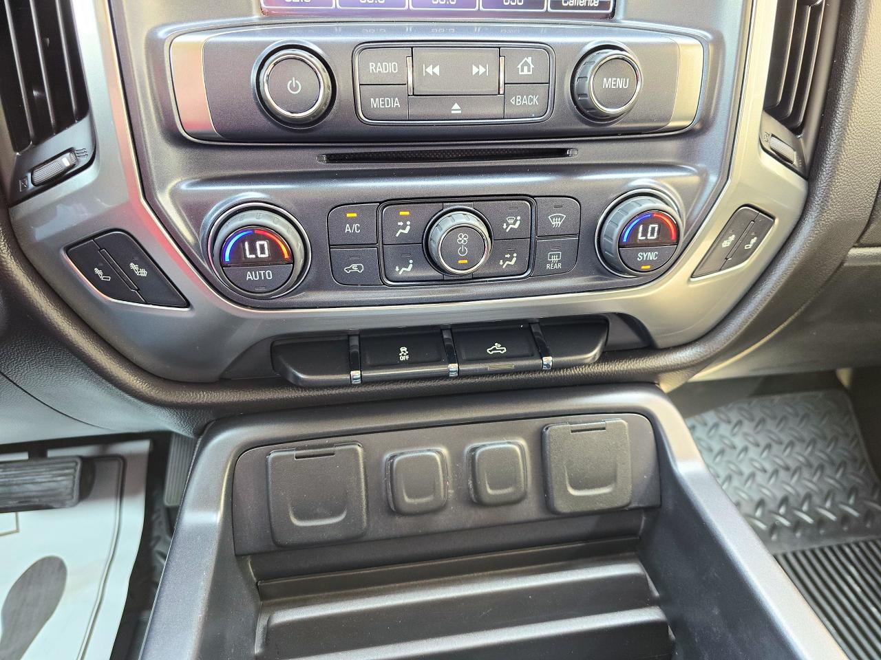 2016 Chevrolet Silverado 1500 LT / Crew Cab/ Heated Seats - Photo #16