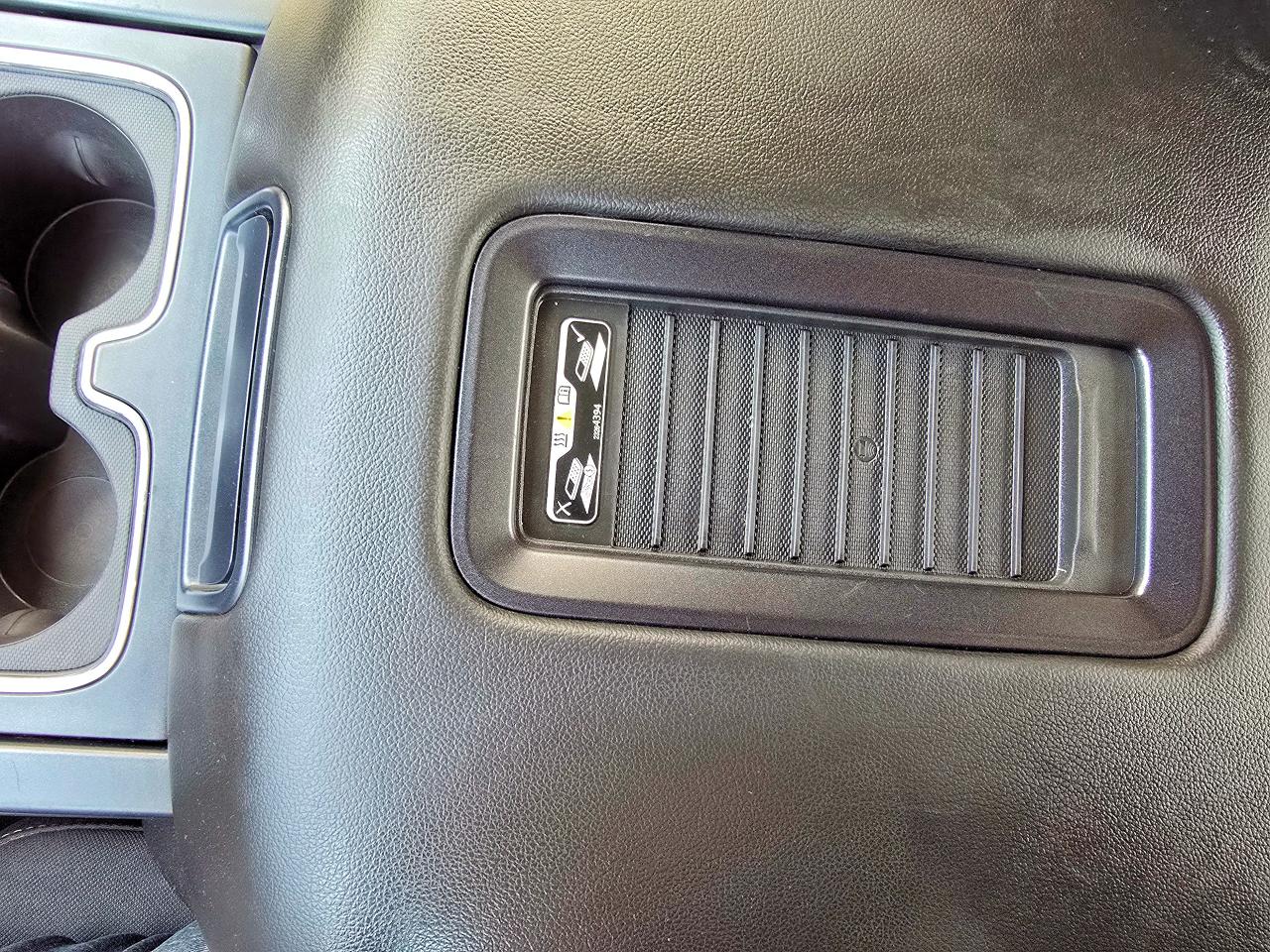 2016 Chevrolet Silverado 1500 LT / Crew Cab/ Heated Seats - Photo #18