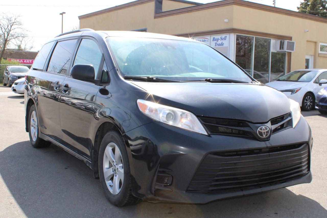 2019 Toyota Sienna LE - Photo #1