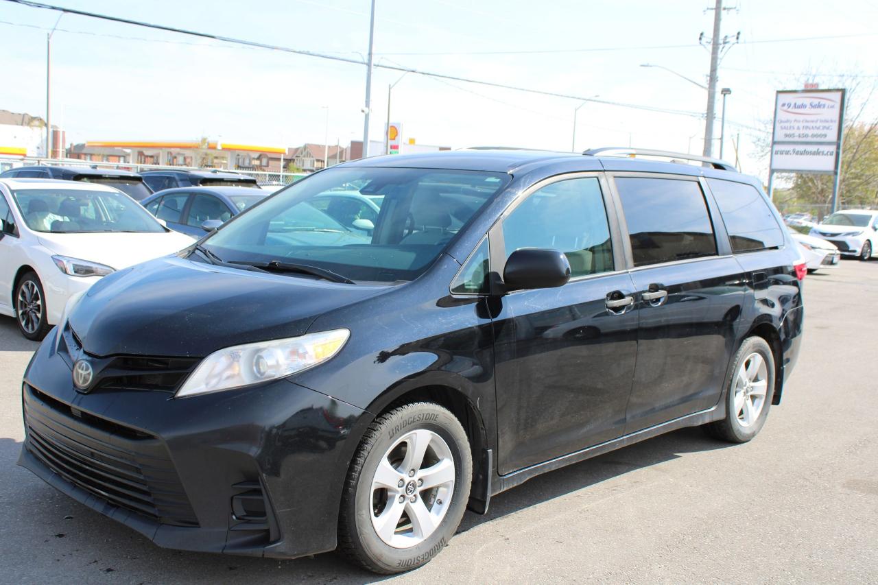 2019 Toyota Sienna LE - Photo #3