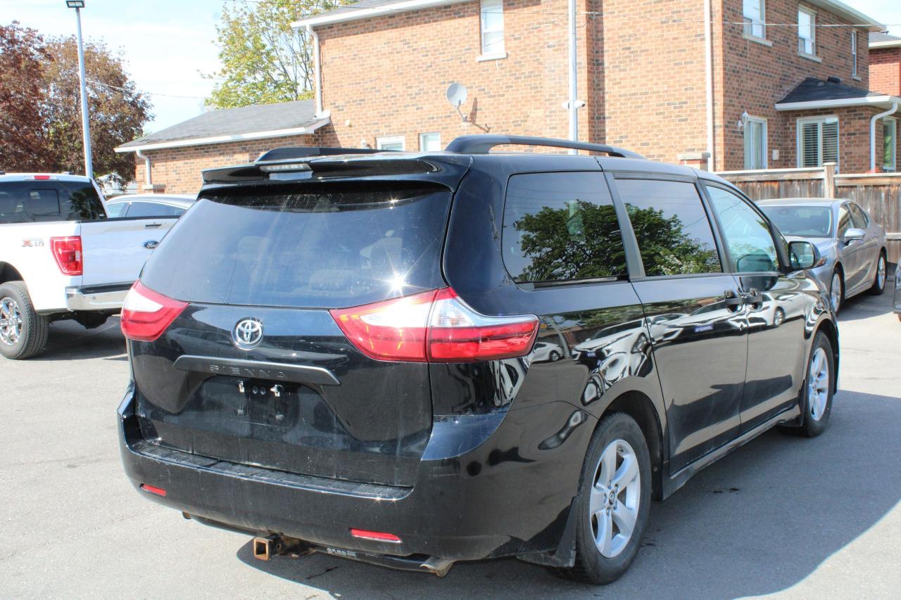 2019 Toyota Sienna LE - Photo #5