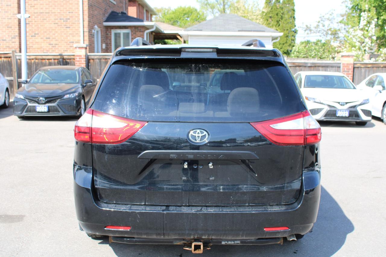 2019 Toyota Sienna LE - Photo #6