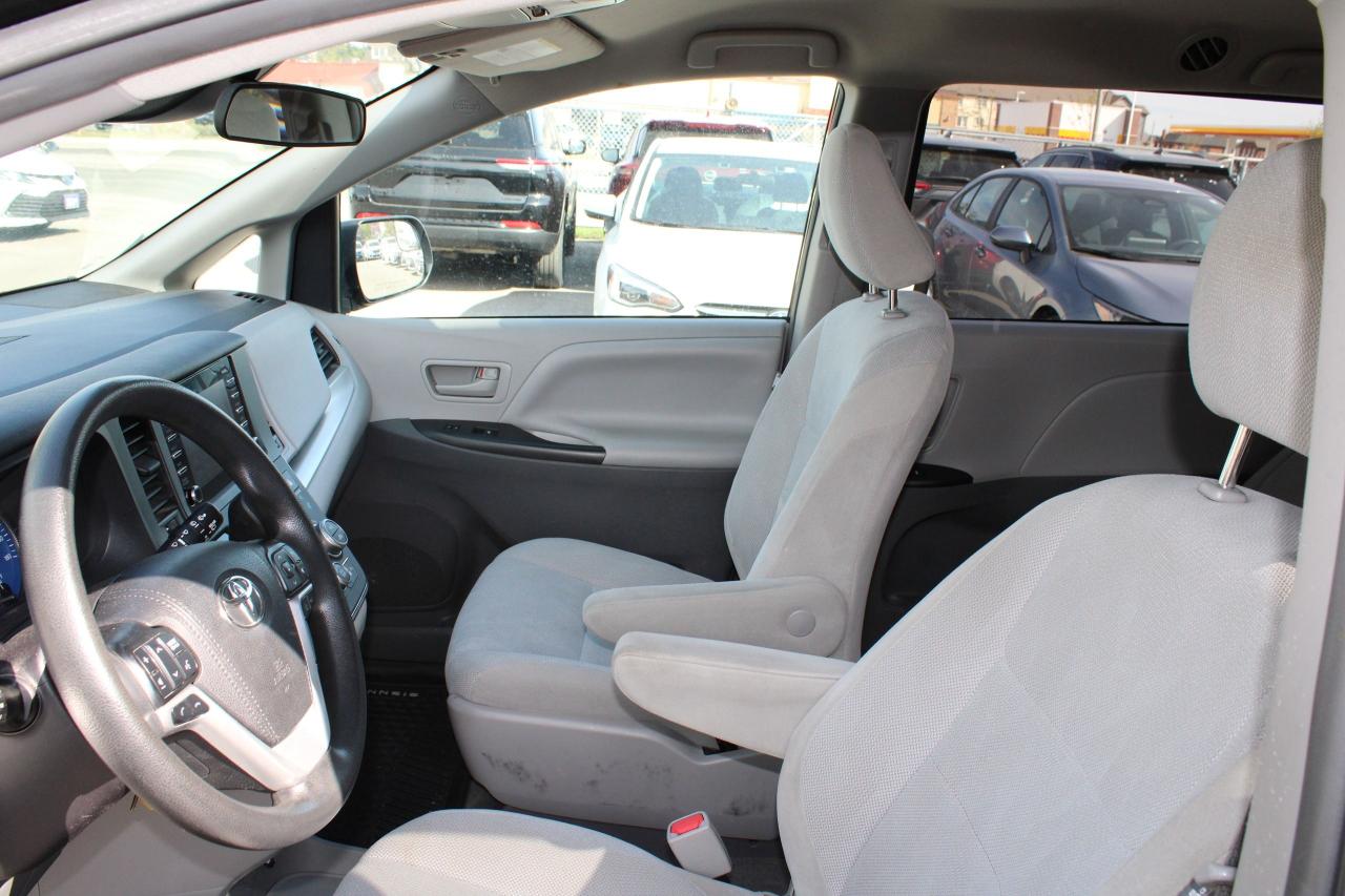 2019 Toyota Sienna LE - Photo #12
