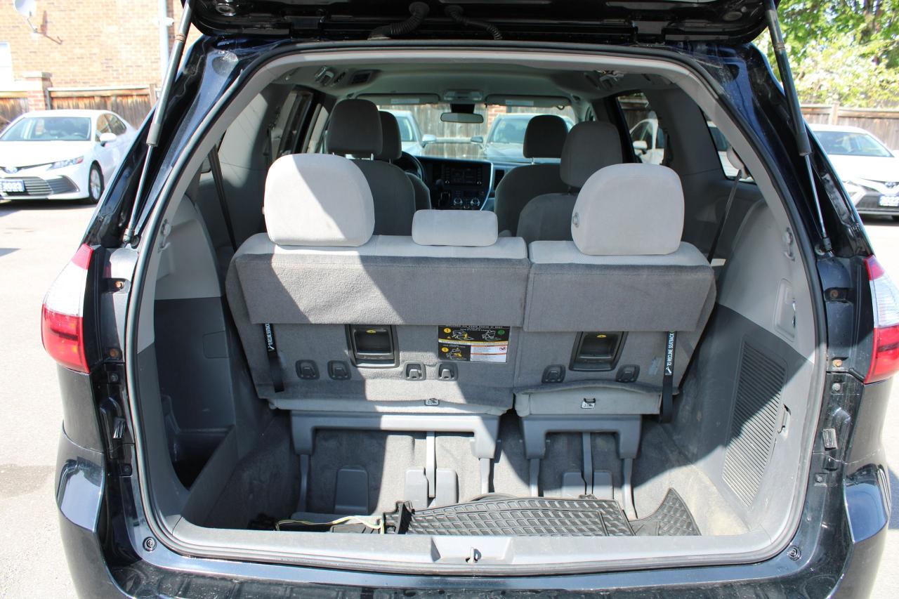 2019 Toyota Sienna LE - Photo #14
