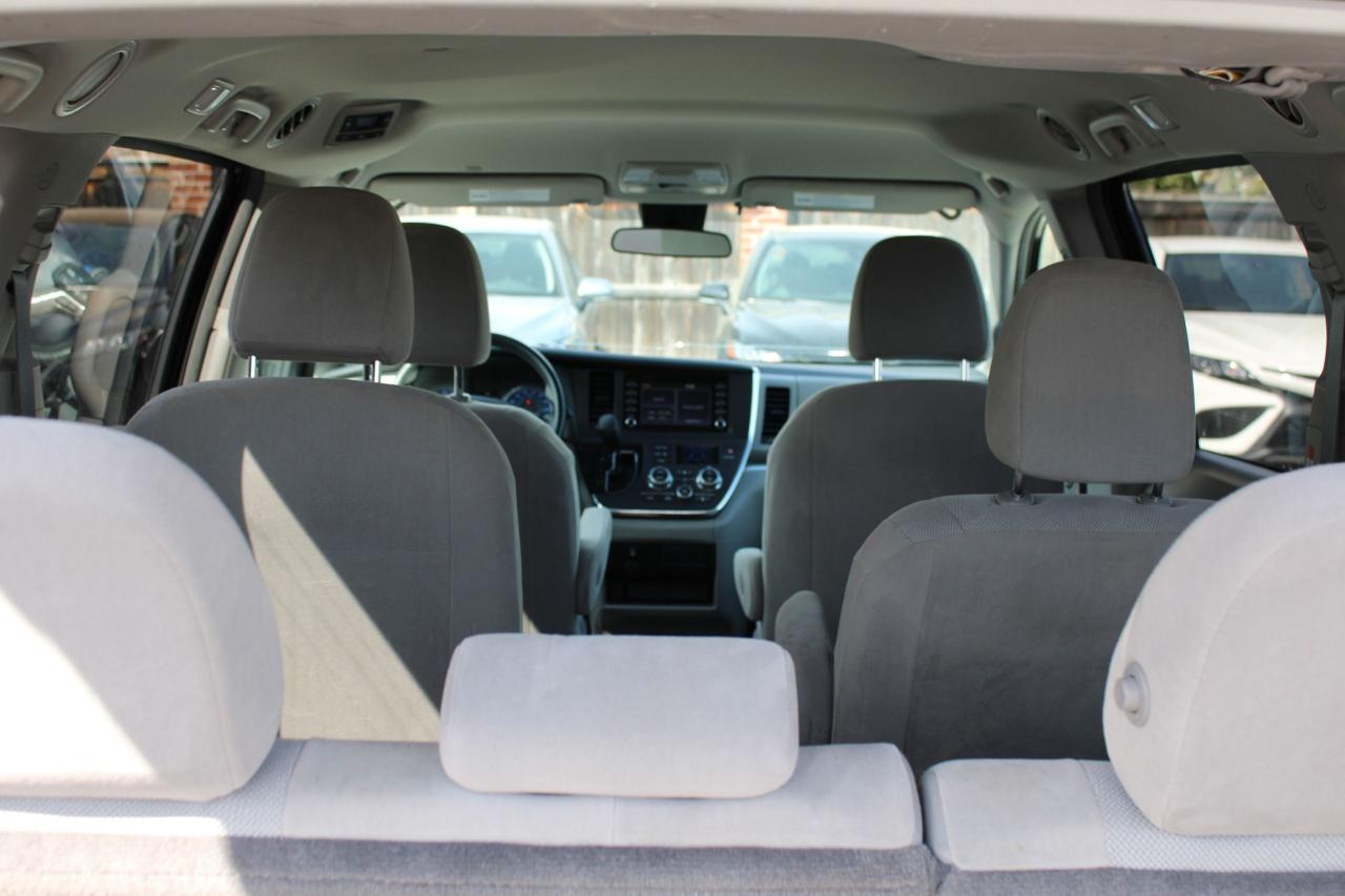 2019 Toyota Sienna LE - Photo #15