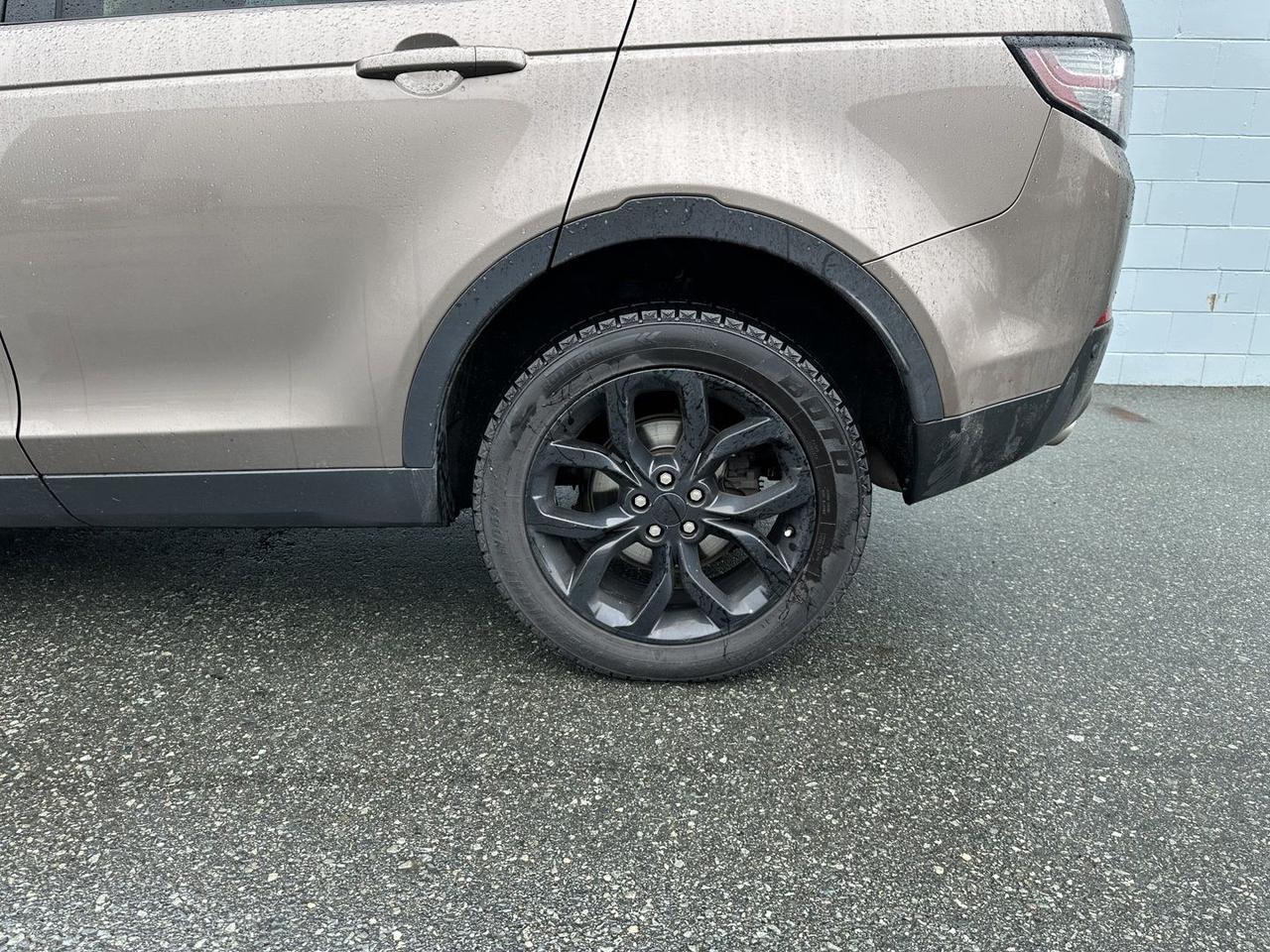 2016 Land Rover Discovery Sport HSE Photo
