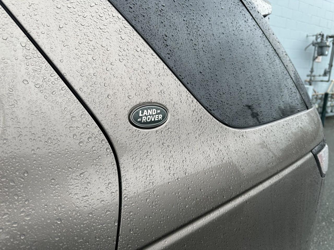2016 Land Rover Discovery Sport HSE Photo