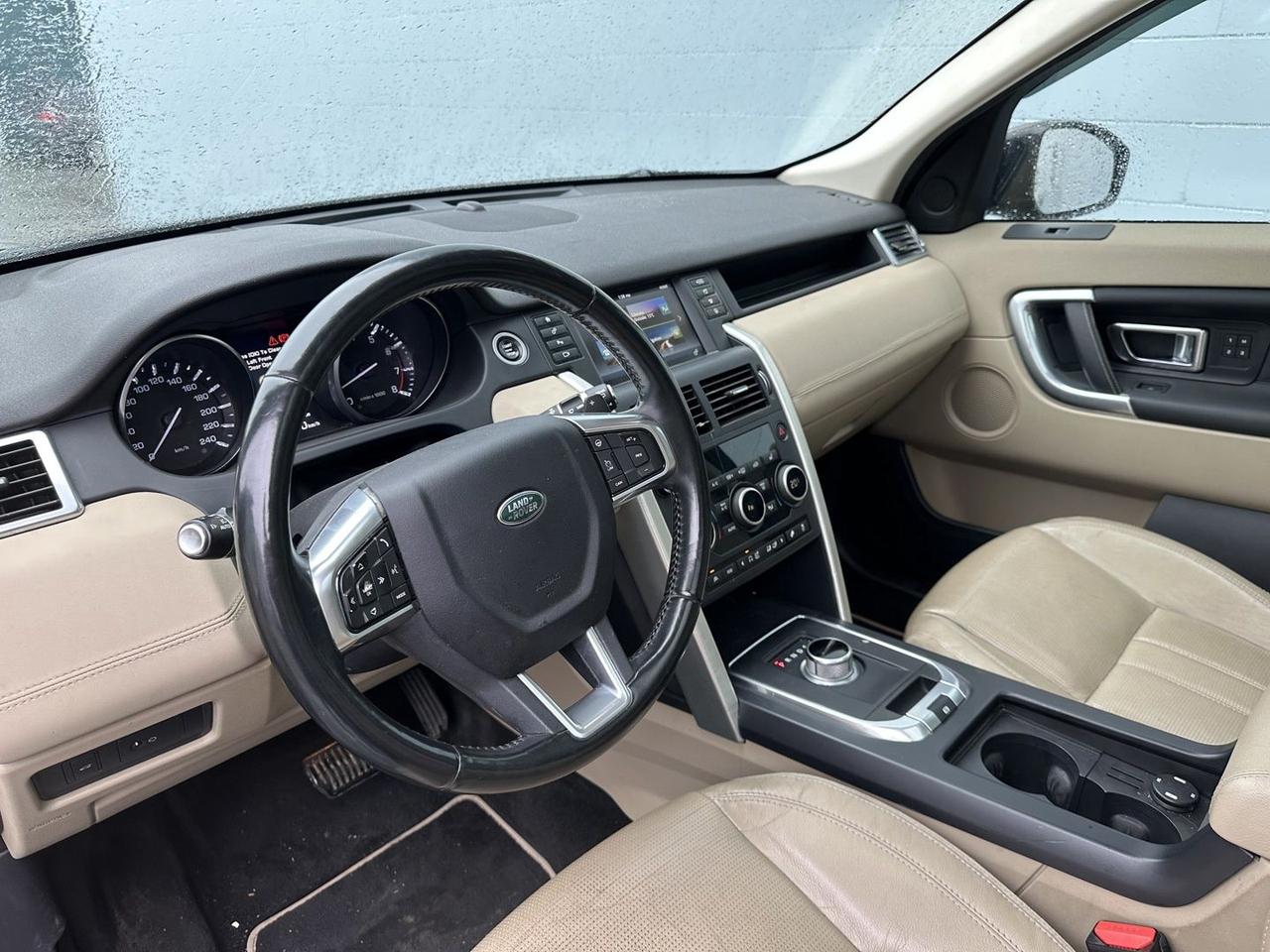 2016 Land Rover Discovery Sport HSE Photo
