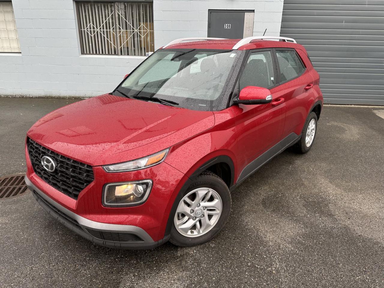 2023 Hyundai Venue Preferred Accident Free clean title - Photo #2